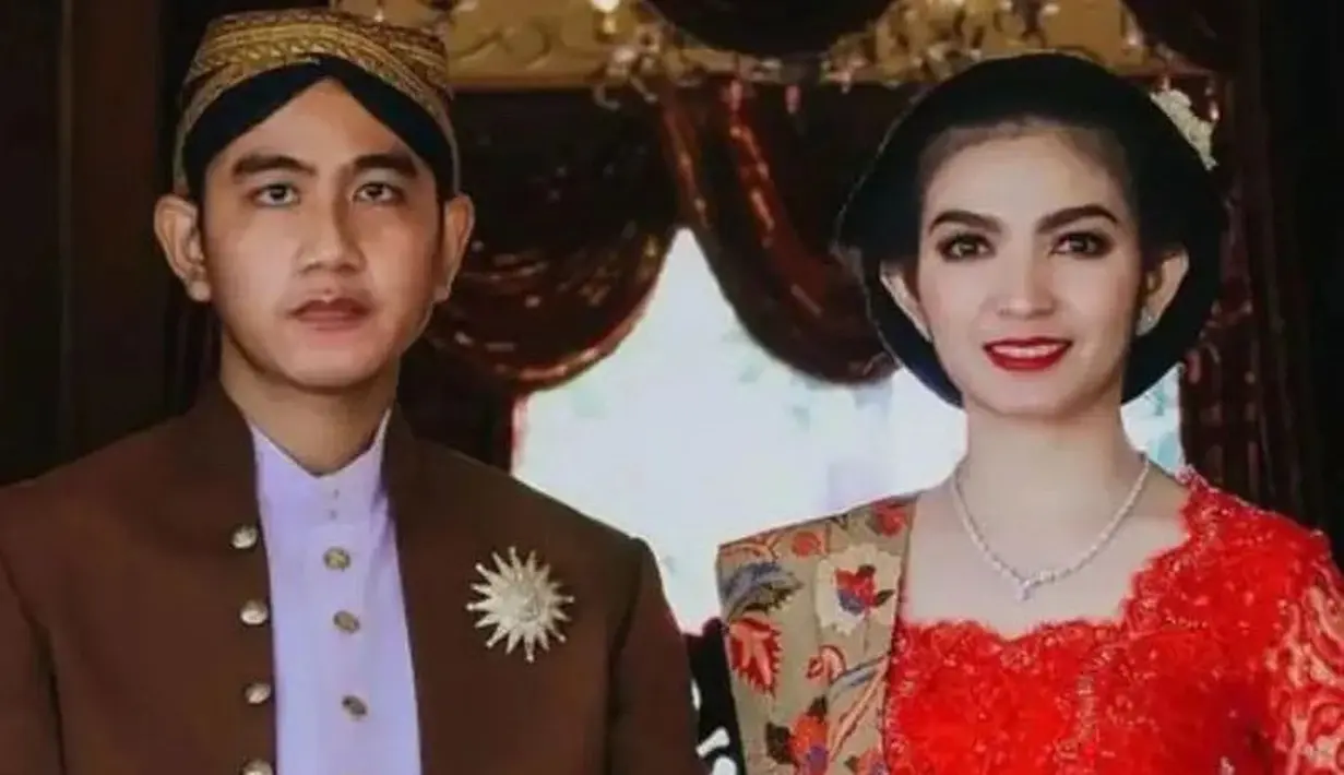 Selvi Ananda tampil dengan lipstik merah matte yang serasi dengan kebaya brokat merah berselendang batiknya.  [@selvi_ananda_]