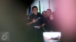  Cagub nomor urut pertama Agus Harimurti Yudhoyono menerima kekalahannya dalam ajang Pilkada 2017 saat konferensi pers di Posko Kemenangan AHY-Sylvi di Wisma Proklamasi, Jakarta, Rabu (15/2). (Liputan6.com/Johan Tallo)