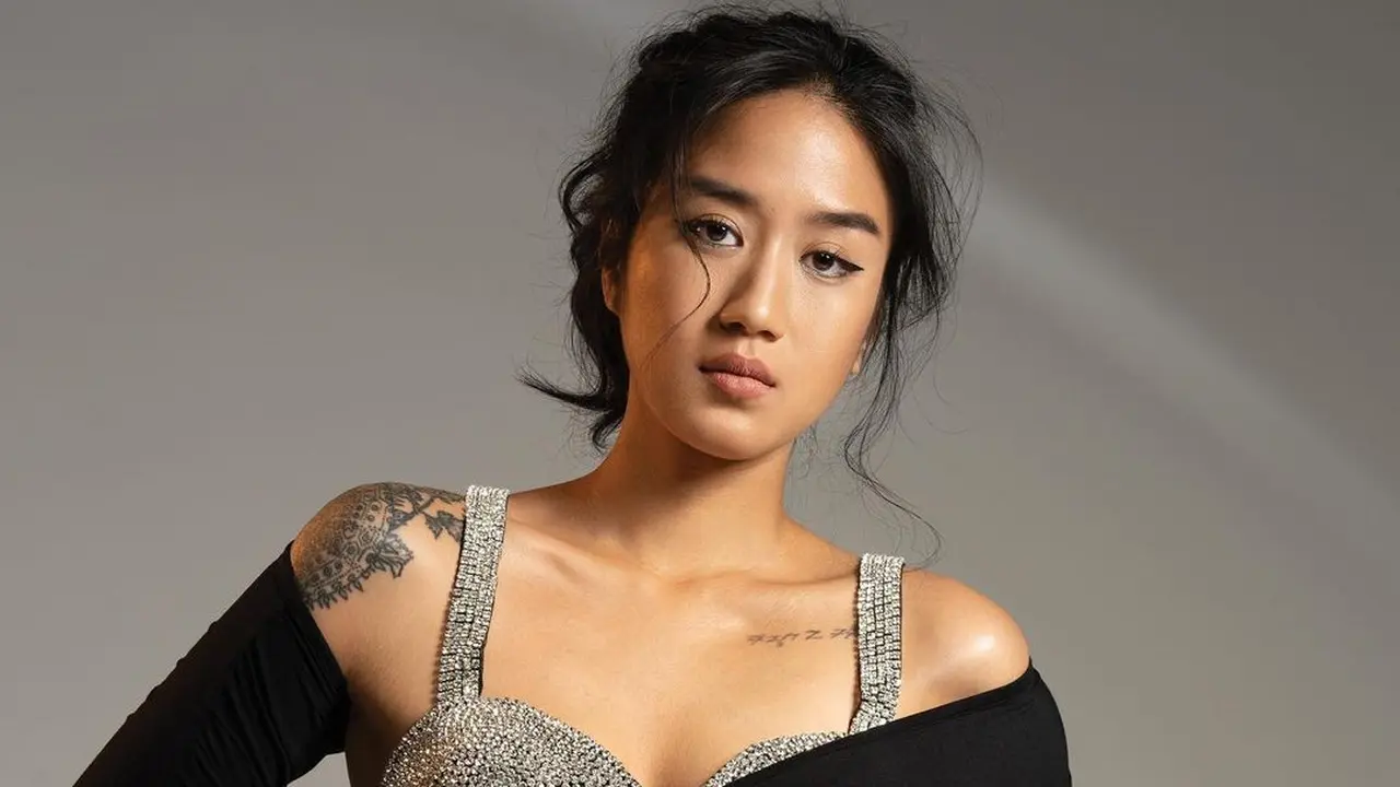 Sering Dicap Sangar, Ini 6 Gaya Feminin Chef Renatta saat Pemotretan