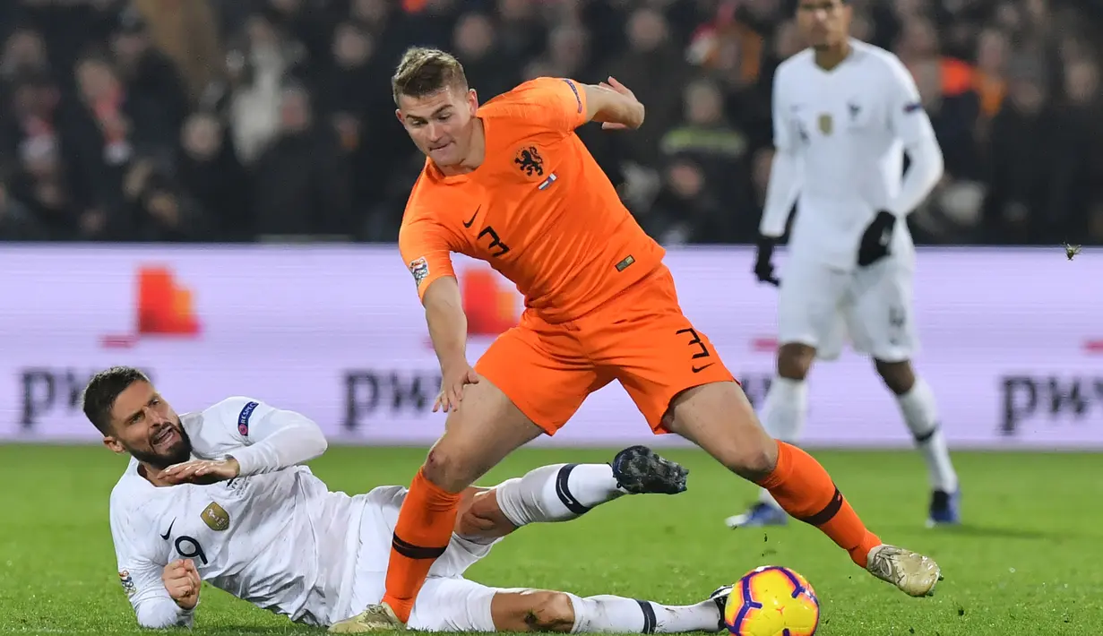 3. Matthijs De Ligt - Wonderkid Belanda ini telah pindah dari Ajax Amsterdam untuk bergabung dengan Juventus, sebuah langkah yang positif. Bek berusia 20 tahun ini musim lalu dinobatkan sebagai pemain muda terbaik di Liga Belanda. (AFP/Emmanuel Dunand)