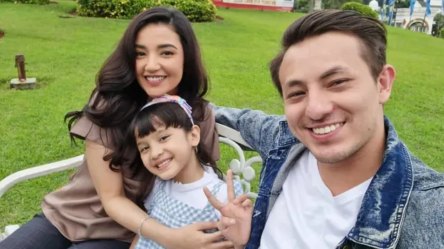 Adu Akting, Ini 6 Potret Kompak Dylan Car dan Tsania Marwa di Lokasi Syuting