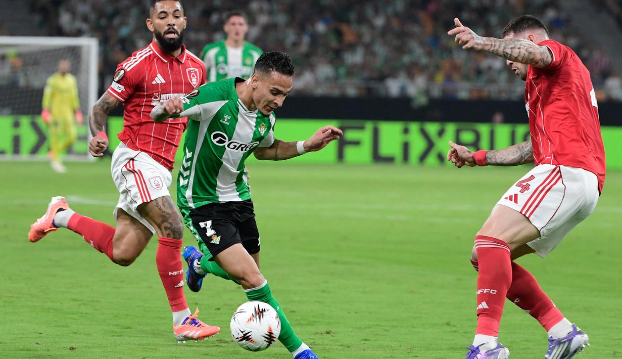 Dengan hasil ini, kedua tim sama-sama mengemas satu poin di partai perdana grup. Betis layak berterima kasih kepada Antony yang tampil menentukan dengan kontribusi gol dan assist. (AFP/Cristina Quicler)