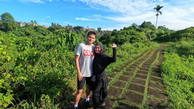 6 Momen Bulan Madu Ikke Nurjanah dan Suami di Bali, Romantis Bak ABG Pacaran
