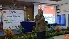 Citizen6, Denpasar: Pemimpin redaksi Liputan 6, Don Bosco Salamun menjadi pembicara dalam workshop Citizen Jurnalism di Kampus Udayana,Denpasar. (Pengirim: Edowardo)