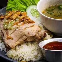 Pilihan olahan ayam dengan cara memasak yang lebih ringan, tetapi tetap menghadirkan rasa gurih dan menggugah selera. (Foto/Dok: Pexels)
