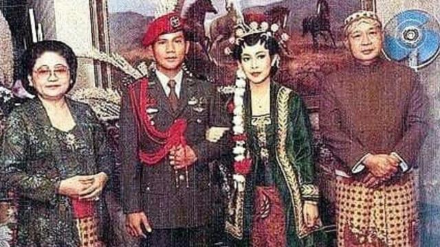Bikin Pangling, Riasan Titiek Soeharto Saat Menikah dengan Prabowo Tahun 1983 Bikin Warganet Kagum.  foto: TikTok @ellenmua