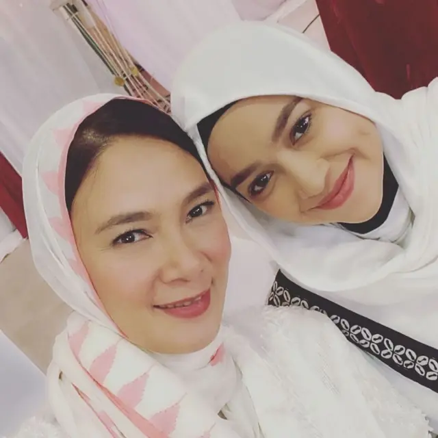 Potret Kompak Dian Nitami dan Aryani Fitriana. (Instagram/bu_deedee_)