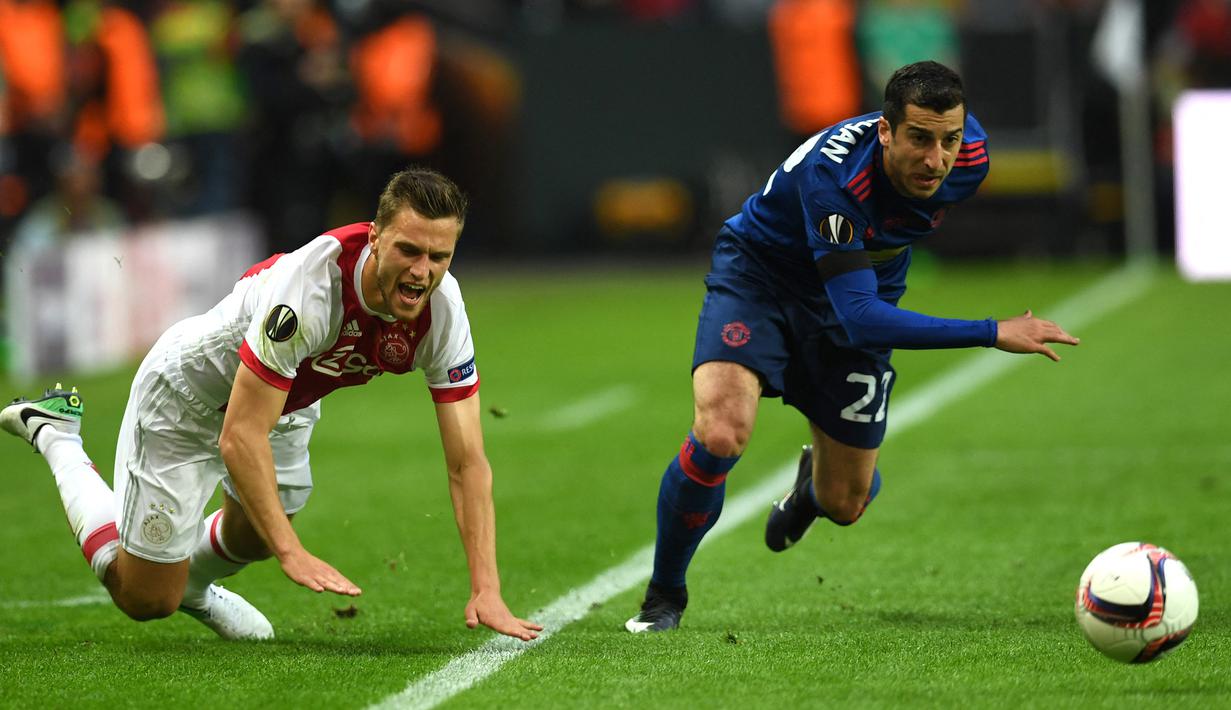 Joel Veltman sukses mengantar Ajax merebut tiga gelar Eredivisie musim 2012/2013, 2013/2014 dan terakhir 2018/2019. Ia juga turut mengantar Ajax sebagai runner-up Liga Europa 2016/2017 usai dikalahkan Manchester United di partai final. (AFP/Paul Ellis)