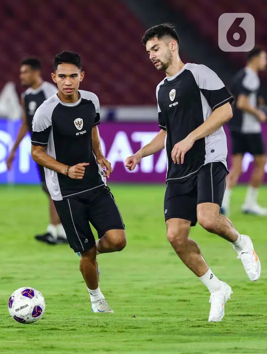 Timnas Indonesia baru mengumpukan tiga poin dari hasil tiga kali bermain seri dan dua kali kalah. (Liputan6.com/Angga Yuniar)