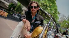 Baru-baru ini Adipati Dolken ketahuan sedang jalan bareng seorang cewek cantik dan potret mereka berdua viral di dunia maya.Ada yang menduga bahwa perempuan yang bersama Adipati adalah Mikha Tambayong. (Liputan6.com/IG/adipatidolk)