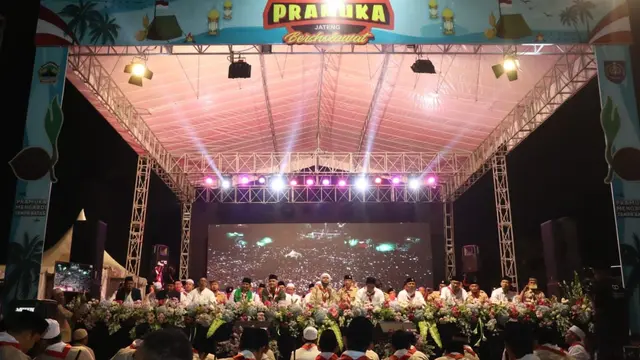 Gubernur Ganjar Pranowo menghadiri kegiatan Pramuka Jateng Bersholawat 'Pramuka Mengabdi Tanpa Batas' pada Selasa, 30 Agustus 2022. Kegiatan itu digelar dalam rangka memperingati Hari Pramuka yang ke-61.