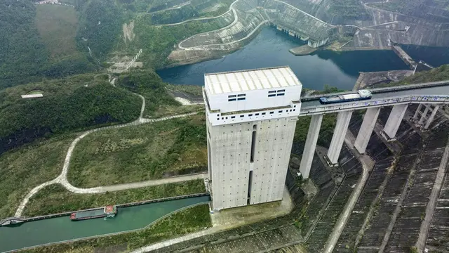 Metode Angkutan Kapal China Berbasis Lift Ini, Bikin Netizen Berdecak Kagum