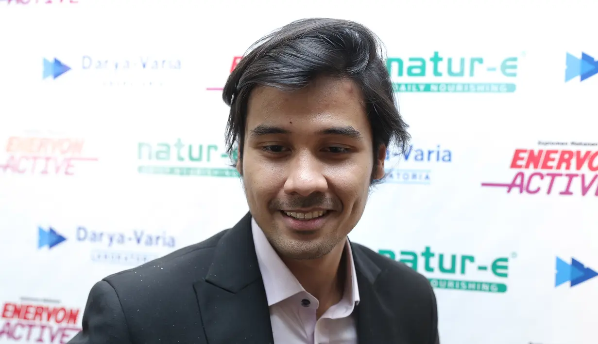 Setelah bermain dalam puluhan judul film dan sinetron, aktor Chicco Jerikho akan mencoba bekerja dari balik layar. Chicco mencoba menjadi produser. (Galih W. Satria/Bintang.com)