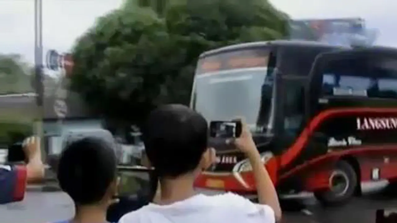  Om Telolet Om