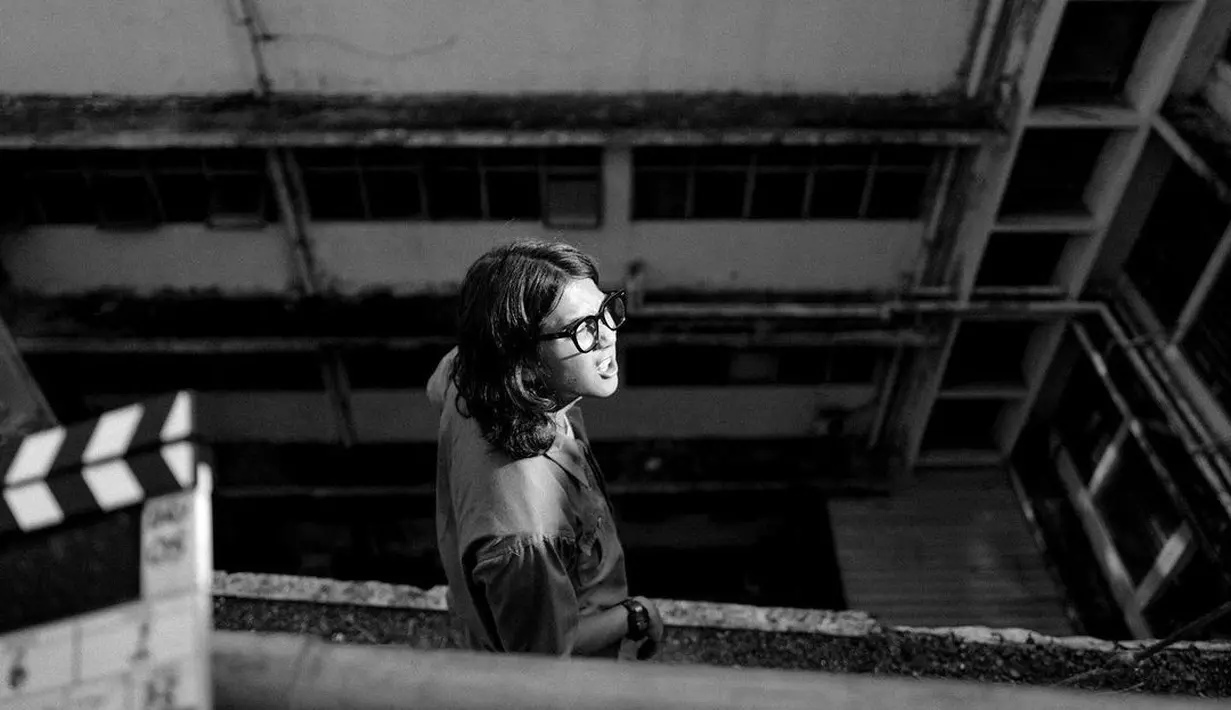 Akting Iqbaal sukses menuai berbagai pujian. Pemilihan cara berbusananya juga salah satu yang jadi sorotan. (Instagram @iqbaal.e)