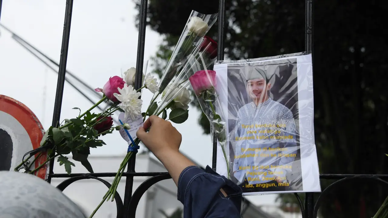 Salat gaib untuk mendoakan Emmeril Kahn Mumtadz (Eril)