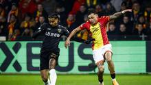 Aksi bek Timnas Indonesia, Dean James saat memperkuat Go Ahead Eagles menjamu VfB Stuttgart dalam lanjutan Liga Europa 2025/2026, (28/11/2025). (AFP/Vincent Jannink)