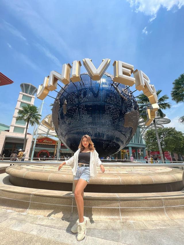 7 Momen Liburan Kiky Saputri di Singapura, Penampilannya Curi Perhatian