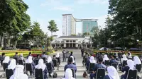 Sejumlah ASN tengah mengikuti acara di  Plaza Balai Kota Bandung (2023). (Dok.  Humas Pemkot Bandung)