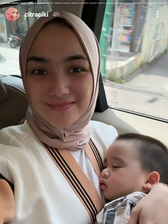 6 Momen Citra Kirana Temani Anaknya Vaksin, Tetap Tenang Meski Diterpa Masalah