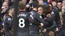 Para pemain Arsenal saat merayakan gol Mesut Ozil (2kanan) ke gawang Everton  pada laga Premier League pekan ke-9 di Goodison Park, Liverpool, (22/10/2017). Arsenal menang 5-2. (AFP/Oli Scarff)
