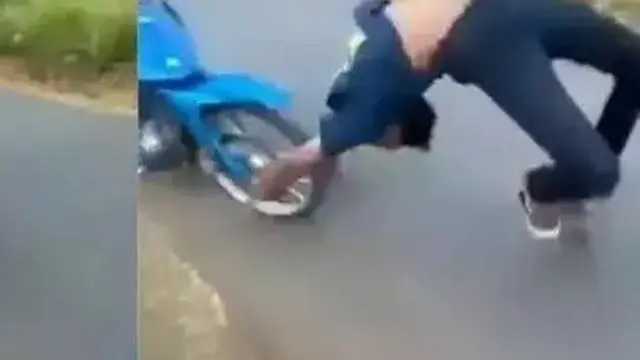 Kumpulan Potret Pemotor Terjungkal yang Berhasil Tertangkap Kamera