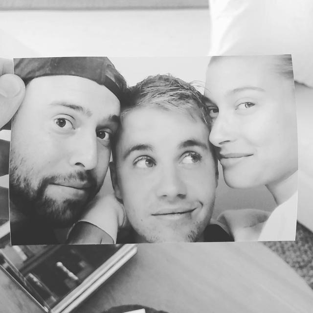 Scooter Braun bersama Hailey dan Justin Bieber (Instagram/ scooterbraun)