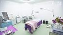 Fasilitas di ruang tindak  RS EMC Poli Klinik Plastic Surgery & Aesthetic Center, Sentul, Jawa Barat, Senin (3/9). Poli Klinik tersebut juga dapat melakukan Oxygeno Facial, Rejuve. (Liputan6.com/Faizal Fanani)