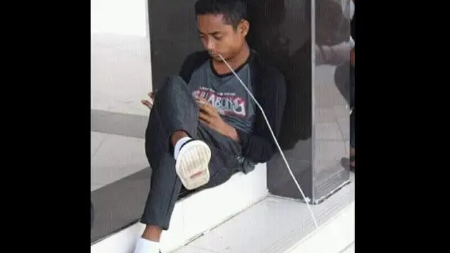 tingkah nyeleneh orang Indonesia (foto: twitter/@CrazyinINA)