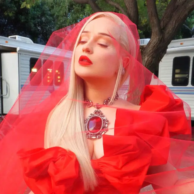 Kim Petras di Grammy Awards 2023