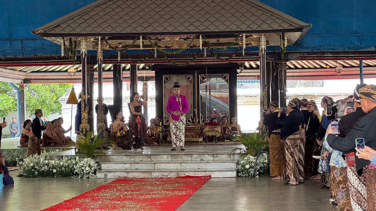 Hamangkunegoro Resmi Dinobatkan sebagai SISKS Pakubuwono XIV