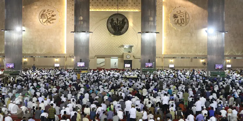 20160309-Sambut Gerhana Matahari, Ribuan Umat Islam Gelar Salat di Istiqlal-Jakarta