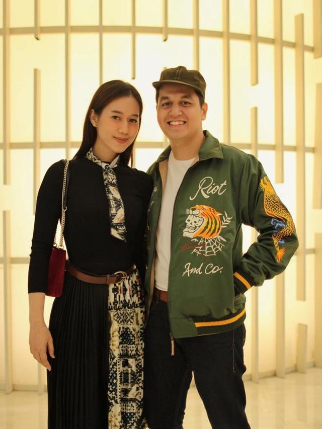 Jarang Tersorot, Ini 6 Momen Manis Kevin Julio dan Kekasih