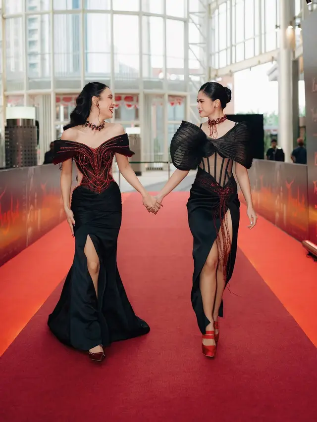 Potret Yasmin Napper pakai gaun (Foto: Instagram @yasminnapper)