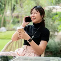 ilustrasi perempuan dewasa bekerja/BongkarnGraphic/Shutterstock