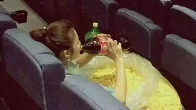 10 Aksi Nyeleneh Orang Waktu Nonton di Bioskop Ini Di luar Nalar