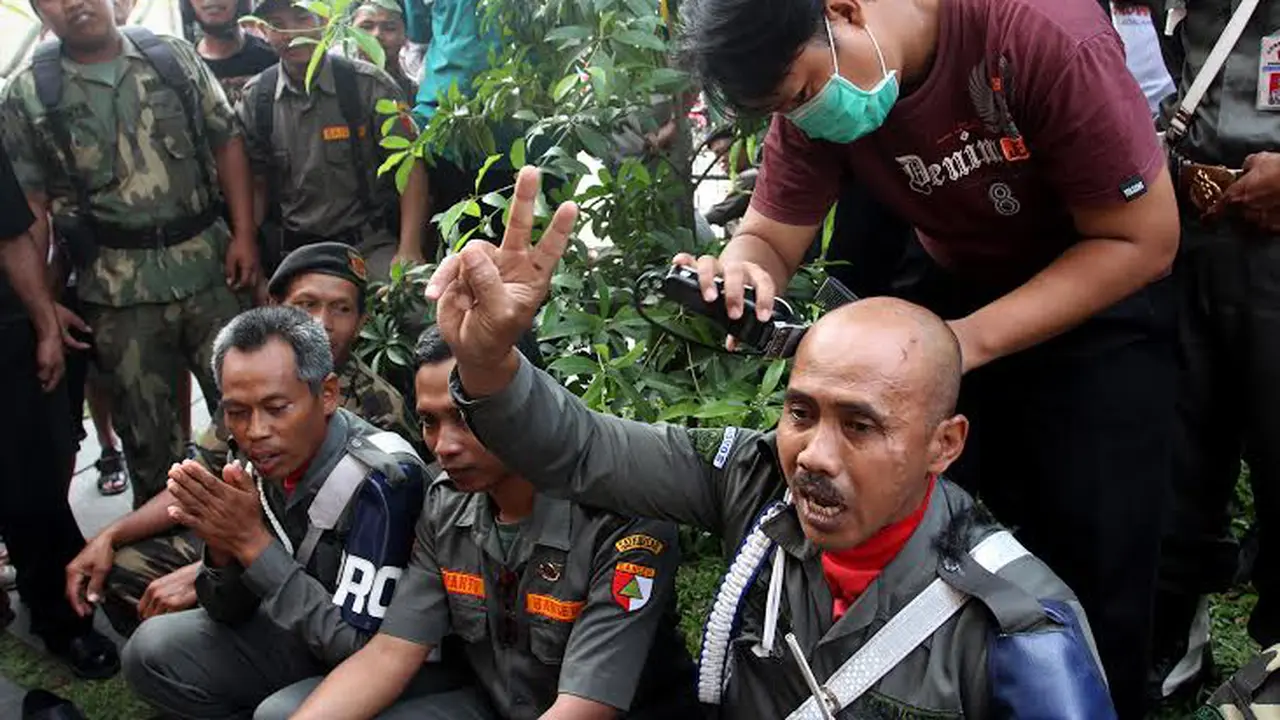 Euforia Kemenangan Jokowi, Anggota Banser Solo Gunduli Kepala