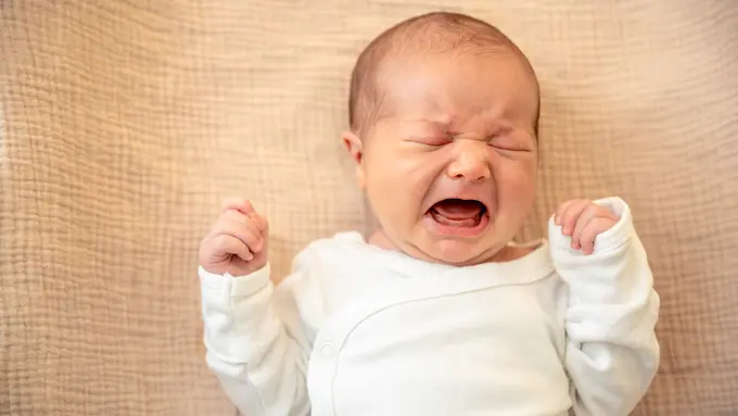 Kenapa Anak Sering Rewel Saat Bangun Tidur? Ini Penyebab dan Cara Mengatasinya - Cover