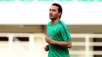Tinggal di Vietnam, Ezra Walian Jadi Pemain ke-12 Timnas Indonesia U-23
