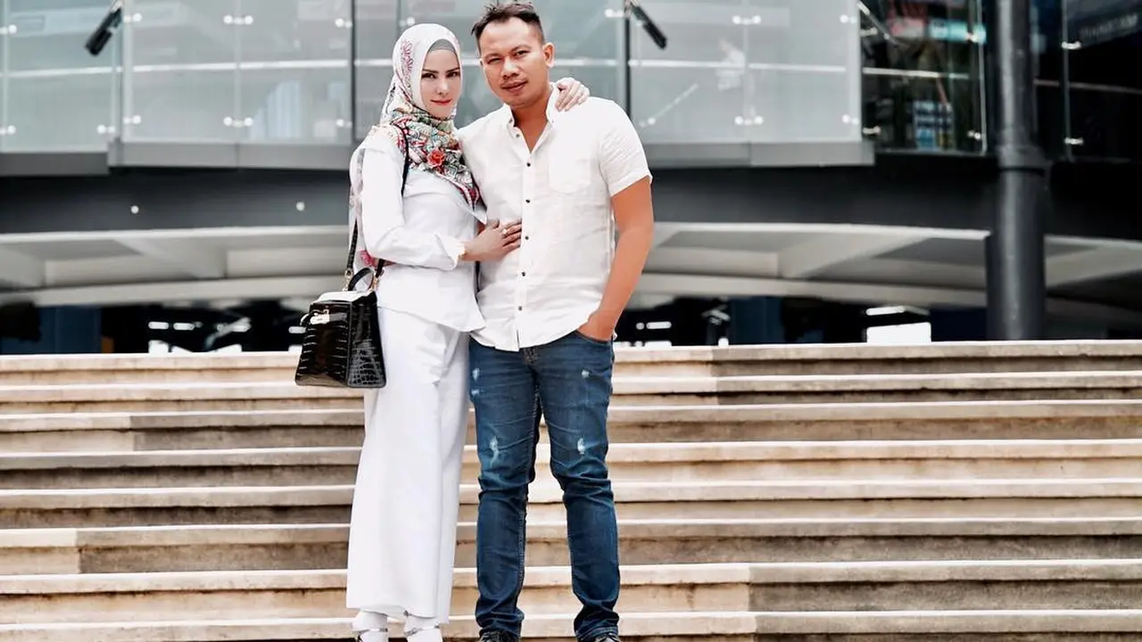 [Bintang] Vicky Prasetyo dan Angel Lelga