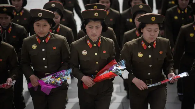 Peringati Hari Ulang Tahun Presiden Kim Il Sung, Rakyat Korut Beri Penghormatan