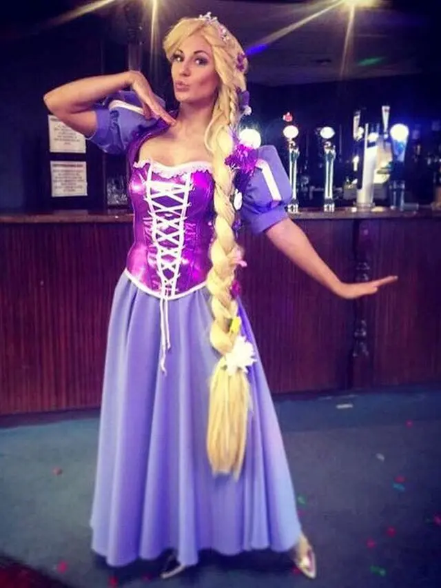 [Bintang] Cerita Ibu Empat Orang Anak yang Jadi Kaya dengan Menjadi Putri Disney