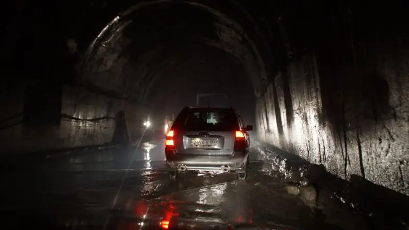 Menyelusuri 'Terowongan Maut' Anzob, Tajikistan