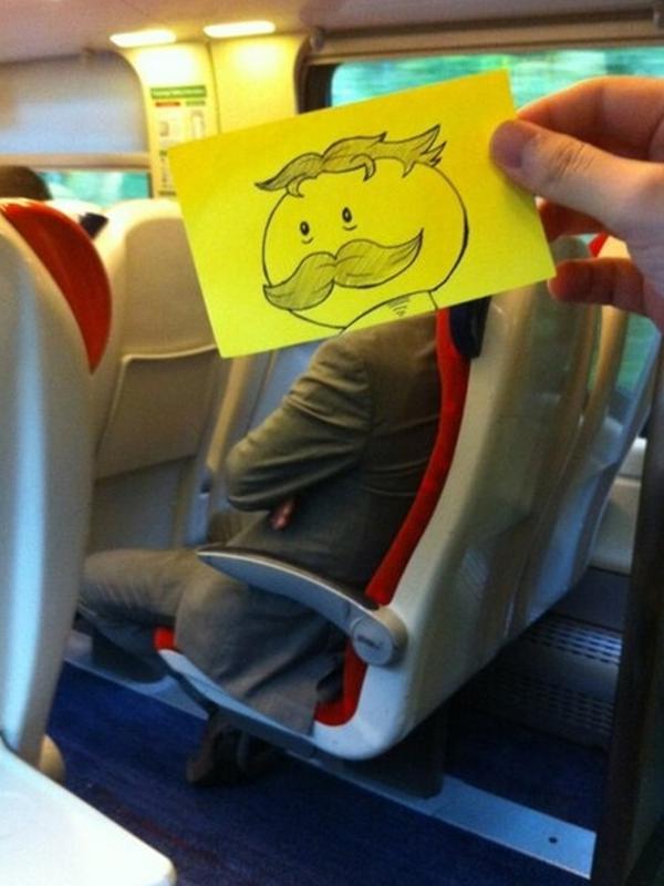 Pria ini buat ilustrasi kartun di kereta karena bosan, hasilnya justru keren banget. (Sumber: Twitter/@OctoberJones)
