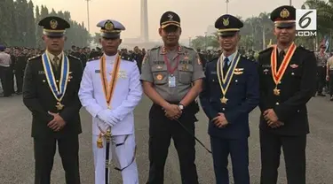 Kepala Negara berpesan agar para perwira dan aparat TNI serta Polri bekerja secara profesional sesuai peraturan dan kode etik yang berlaku.