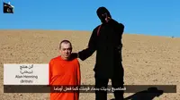 Dalam video terlihat detik-detik sebelum David Haines diduga dipenggal oleh algojo yang merupakan anggota ISIS (Therightscoop.com)