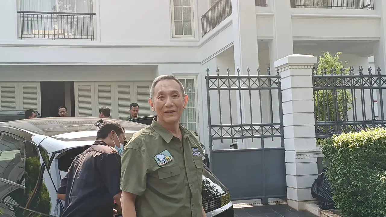 Pengusaha sekaligus kader Partai Golkar Jusuf Hamka dan mantan Menko Polhukam Mahfud Md bertemu di Kawasan Patra Kurningan, Jakarta Selatan, Sabtu, (13/7/2024).
