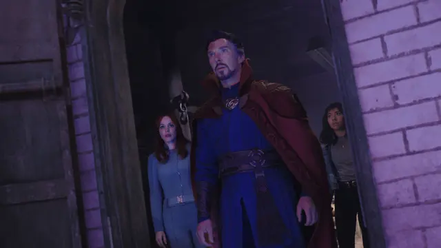 Xochitl Gomez sebagai America Chavez (paling kiri) dalam Doctor Strange in the Multiverse of Madness. (Marvel Studios via IMDb)