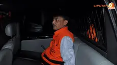 Tampak Budi Mulia berada di dalam mobil khusus tahanan KPK. (Liputan6.com/ Faisal R Syam)