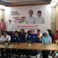 Keluarga korban tragedi trisakti menyambangi kantor Tim Kampanye Nasional (TKN) Jokowi-Ma'ruf Amin. (Liputan6.com/Nanda Perdana Putra)